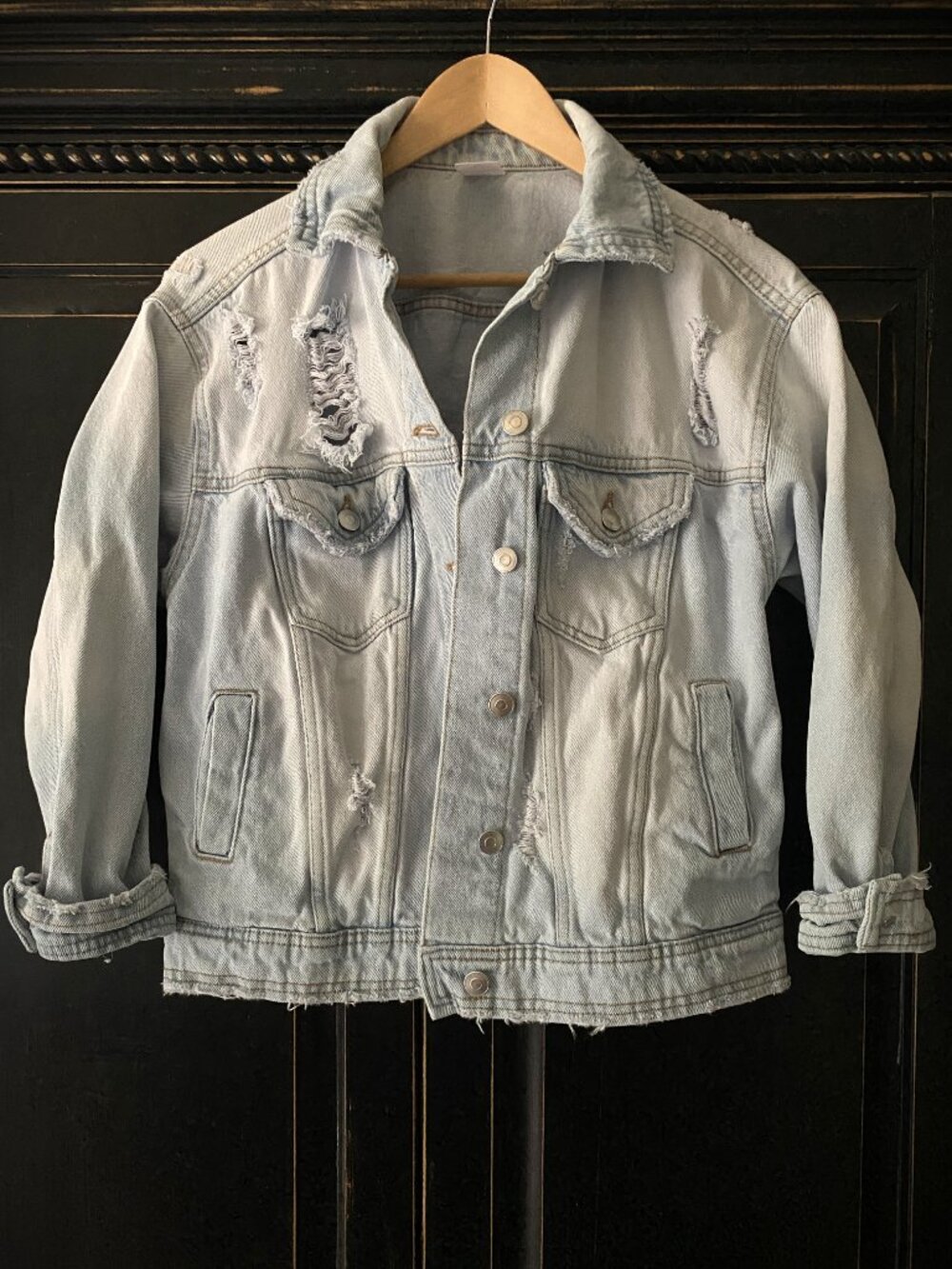 NO BOUNDARIES distressed jean jacket - light wash - Women’s Size XS